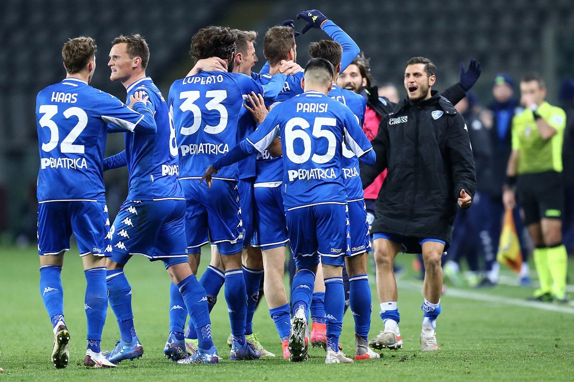 保持充沛的 保持充沛的